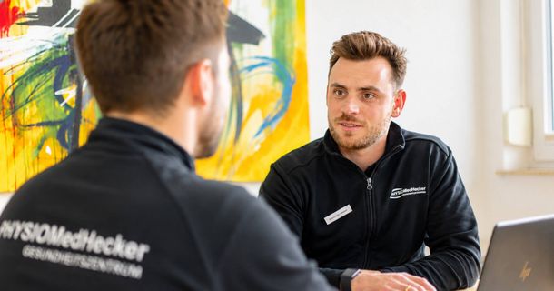 Gesprächssituation im PHYSIOMedHecker Gesundheitszentrum