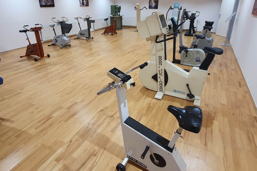 Verschiedene Medical Fitness Geräte im ERGOFIT-Showroom