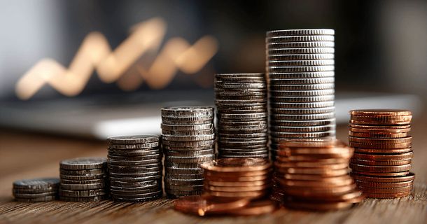 Der Heilmittelbericht 2025 des Wissenschaftlichen Instituts der AOK (WIdO) zeigt, dass Heilmitteltherapien für AOK-Versicherte im Jahr 2024 mit knapp 4,8 Milliarden Euro zu Buche schlugen. Damit haben sich die Ausgaben binnen eines Jahrzehnts mehr als verdoppelt (2015: 2,1 Milliarden Euro).