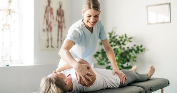 Das Online-Seminar des DSSV bietet einen umfassenden Überblick darüber, wie Unternehmen erfolgreich eine Physiotherapie integrieren können, indem sie Patienten zu langfristigen Mitgliedern umwandeln. 