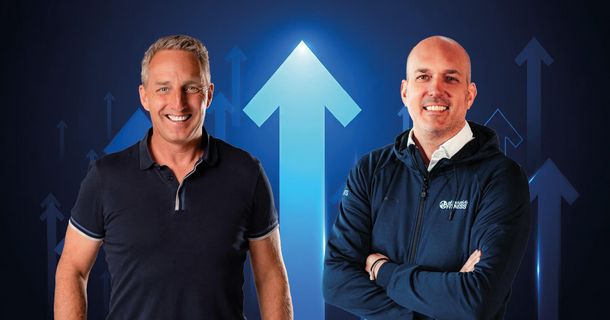 Martin Seibold und Stephan Schulan vor blauem Hintergrund