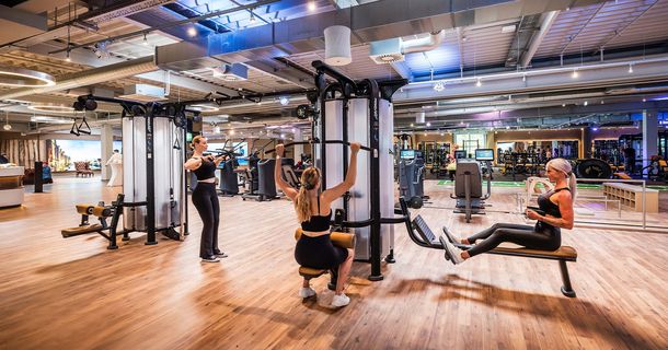 Sportlerinnen beim Training im Sports Club