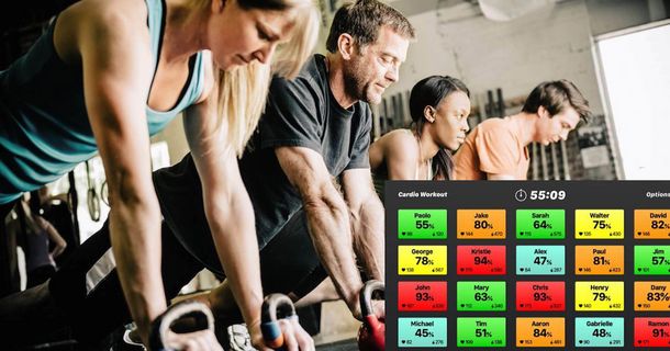 Sportler auf Fitness Bikes im Fitnessstudio