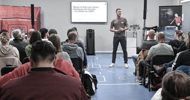 Christian Hasler bei seinem Vortrag beim 1. SKILLCOURT Medical Symposium