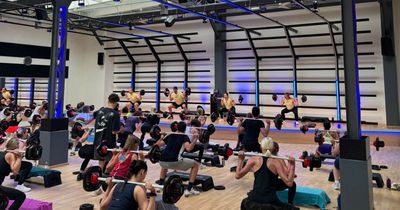 Im neuen Kursraum im Rückgrat Freiburg fand während der Eröffnung eine Show von Les Mills statt Rückgrat Freiburg mit neuem Kursraum von SOTA