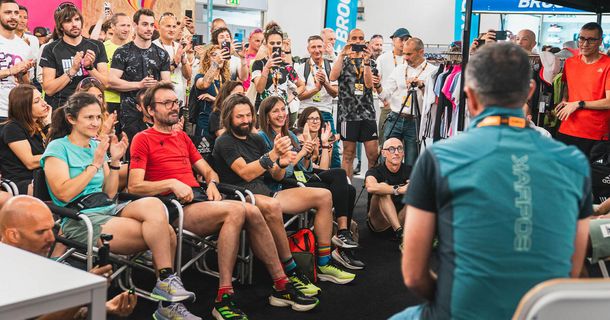 Produktvorstellung mit Zuschauern bei den Outdoor & Running Business Days 2025