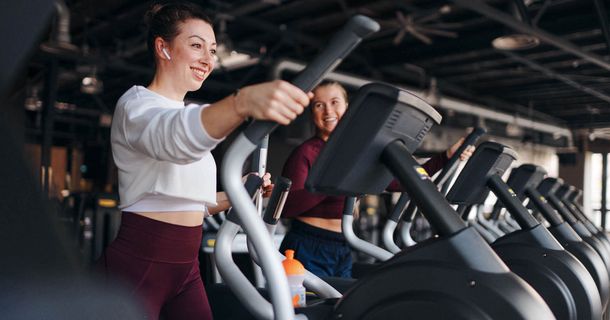 Partnerschaft: Be Strong For Kids-Ehrenamtler trainieren kostenlos bei FitX