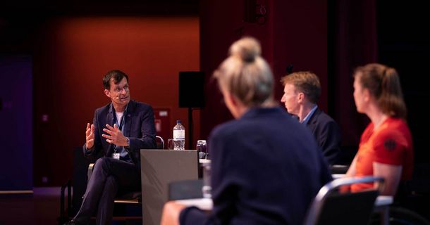 Eine Podiumsdiskussion auf dem Sports, Medicine & Health Summit
