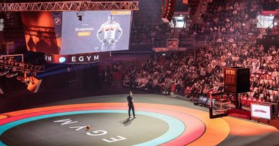 Overheadshot von EGHM Kongress mit Bühne und Zuschauerraum