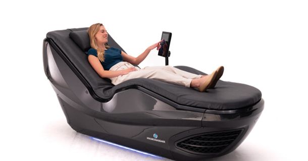 Frau auf HydroMassage 440 G3