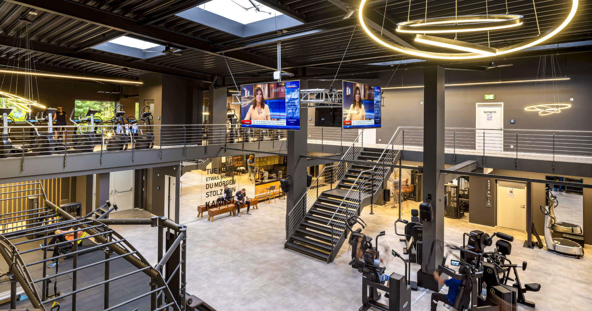 Ein Blick auf die Fläche des Fitnessstudios turnhalle in Dortmund