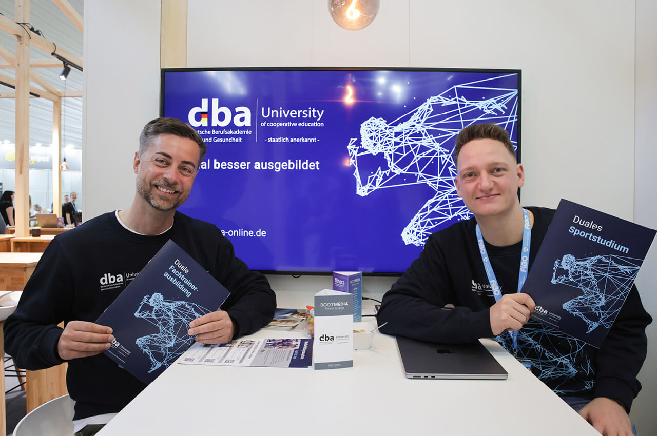 Florian Wei&szlig; (r.) gemeinsam mit seinem Kollegen Stefan Fischer auf der FIBO