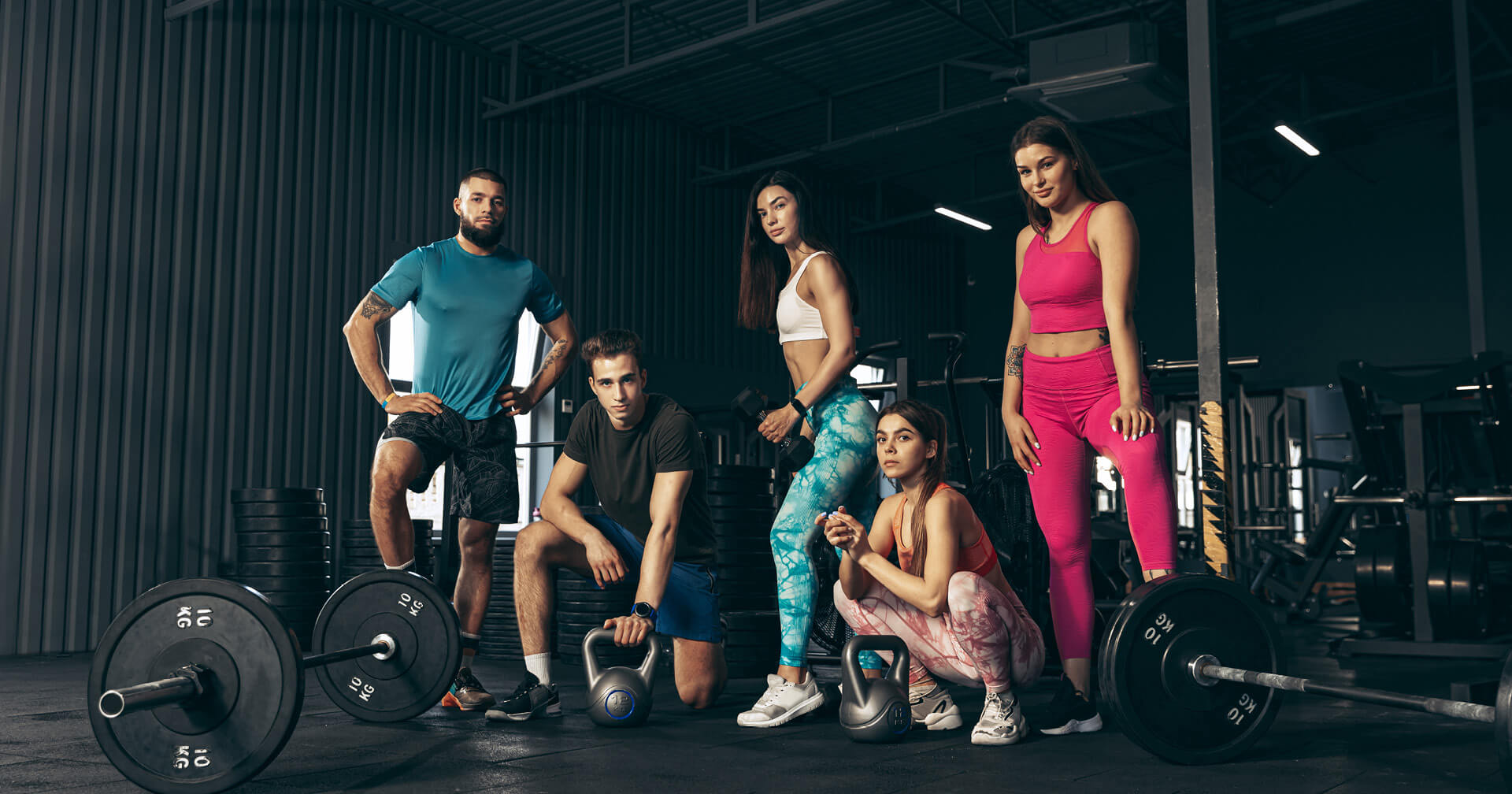 Junge Sportler in einem Gym