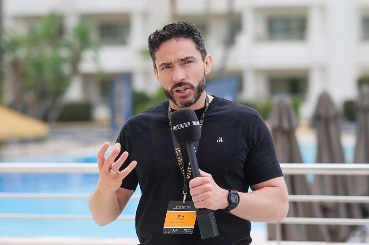 Wolf Harwath beim Interview bei MEET THE TOP auf Mallorca