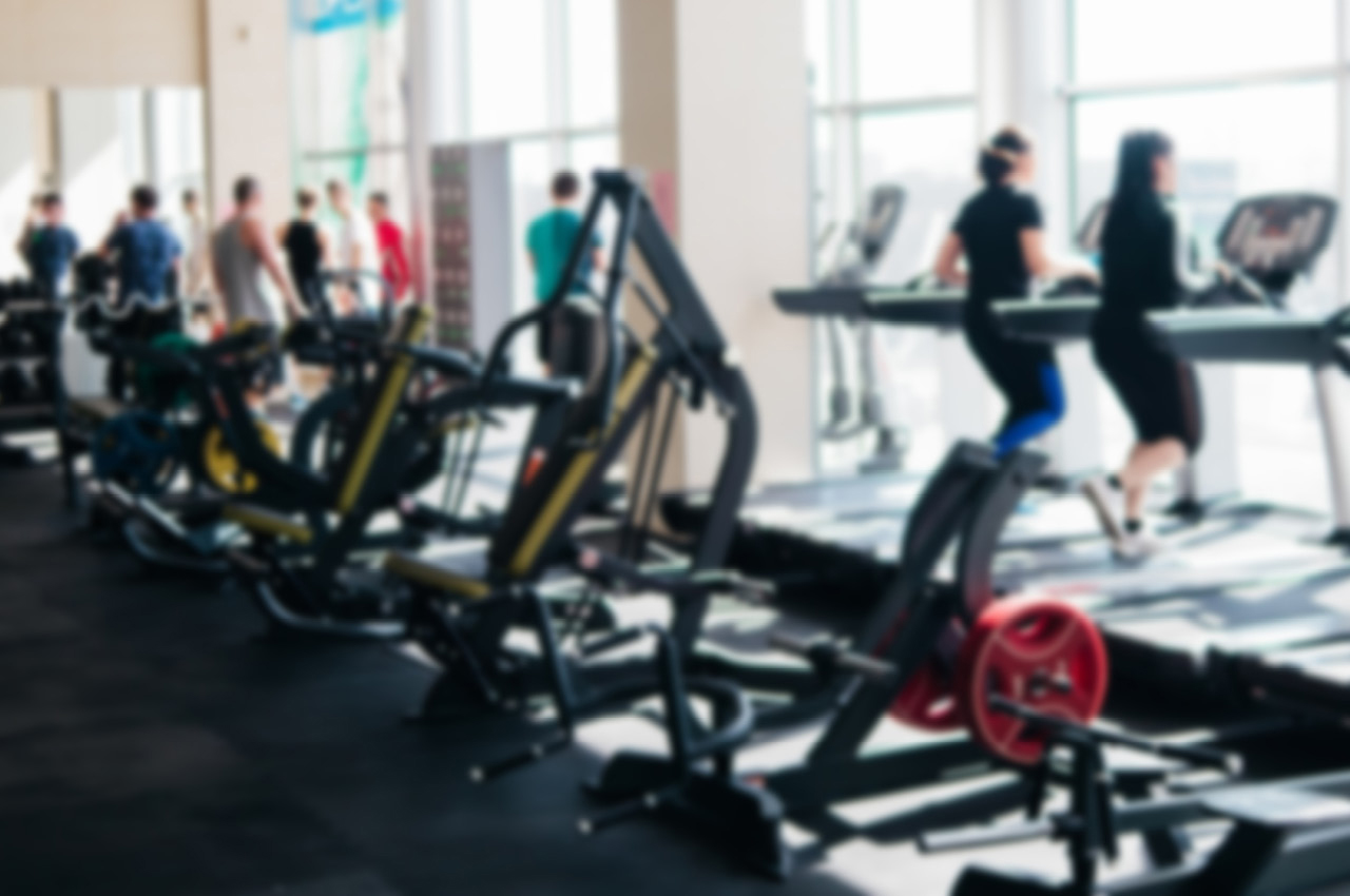 Verschwommener Cardiobereich eines Fitnessstudios