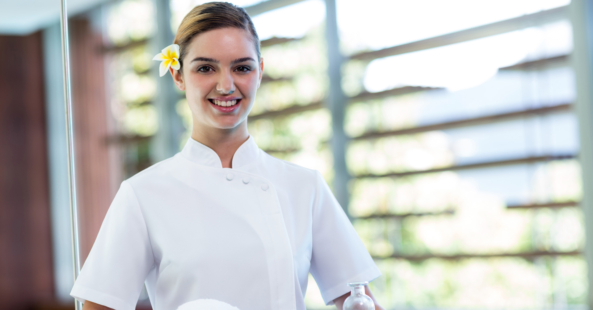 Mitarbeiterin einer Wellness- und Spa-Einrichtung