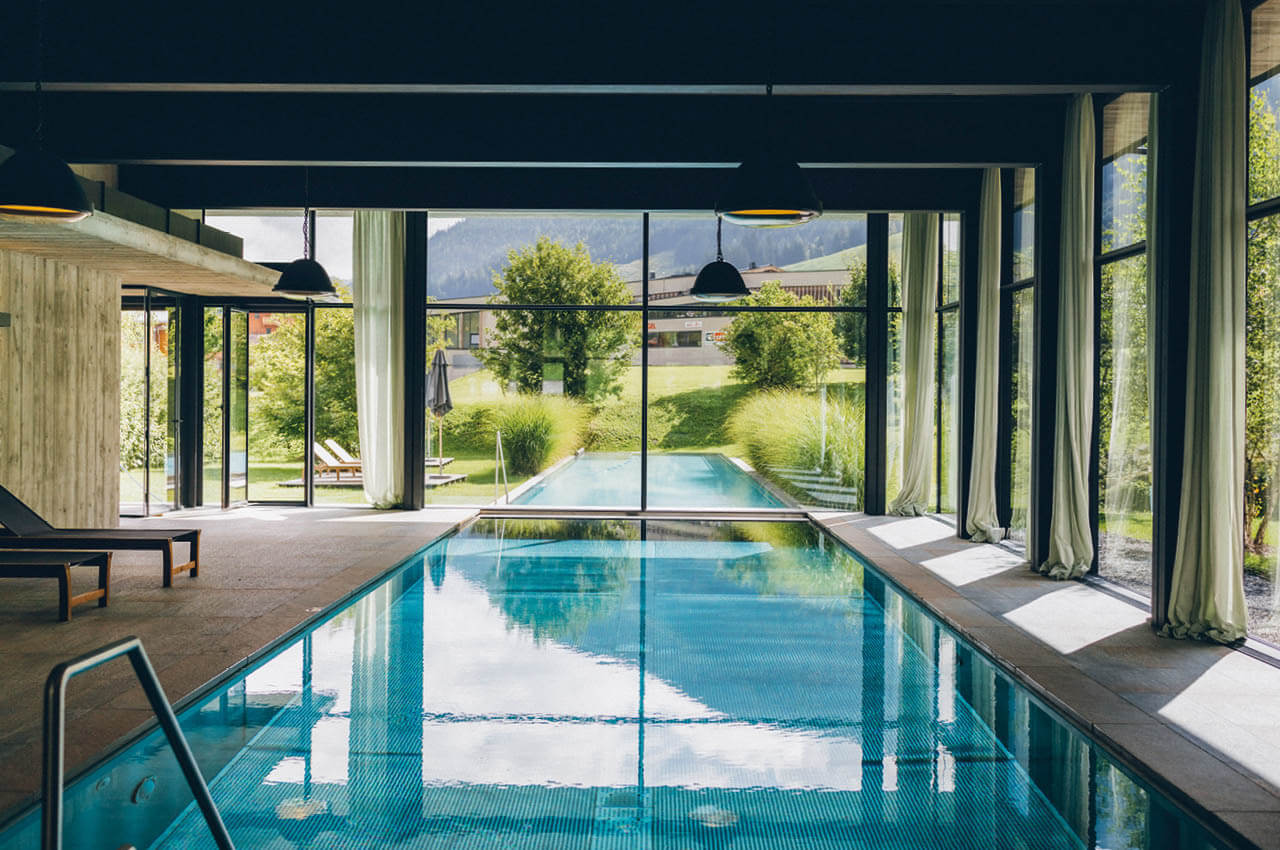 Der Indoor- und Outdoorpool im Wiesergut