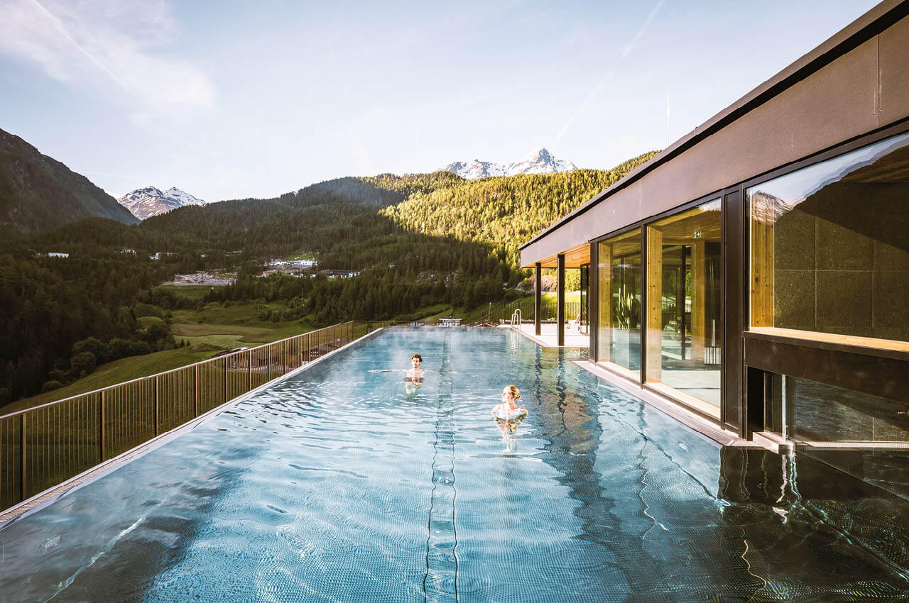 Der Infinity-Pool in der Sportlers Lodge S&ouml;lden