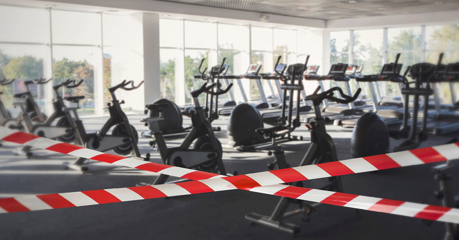 Fitnessstudio im Lockdown, abgesperrte Trainingsfläche