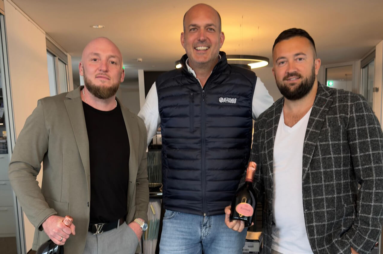 Christopher Hansemann, Stephan Schulan und Dimitri Nowikow bei der &Uuml;bernahme durch A.I Fitness