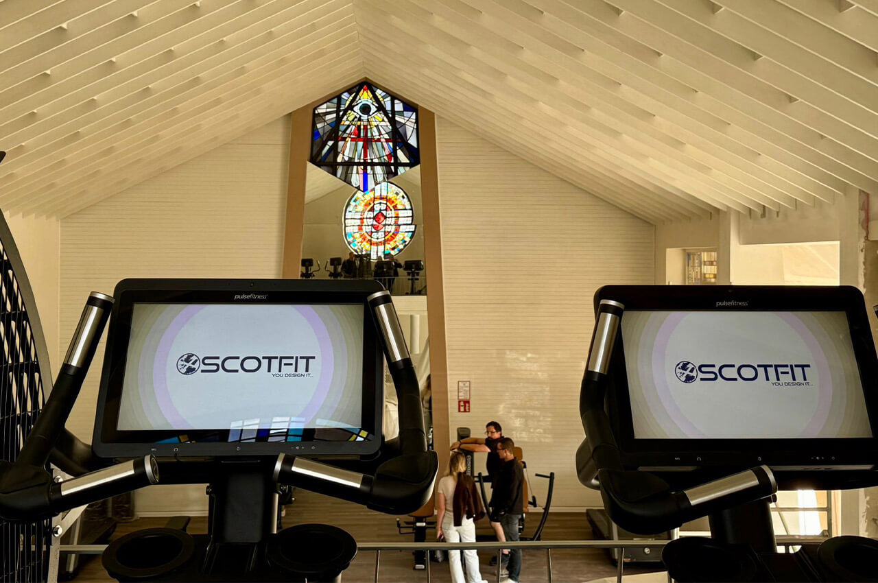 Cardiogeräten von Scottfit dürfen in der Kirche bald Sportler trainieren Cardiogeräte von Scottfit in einer Kirche