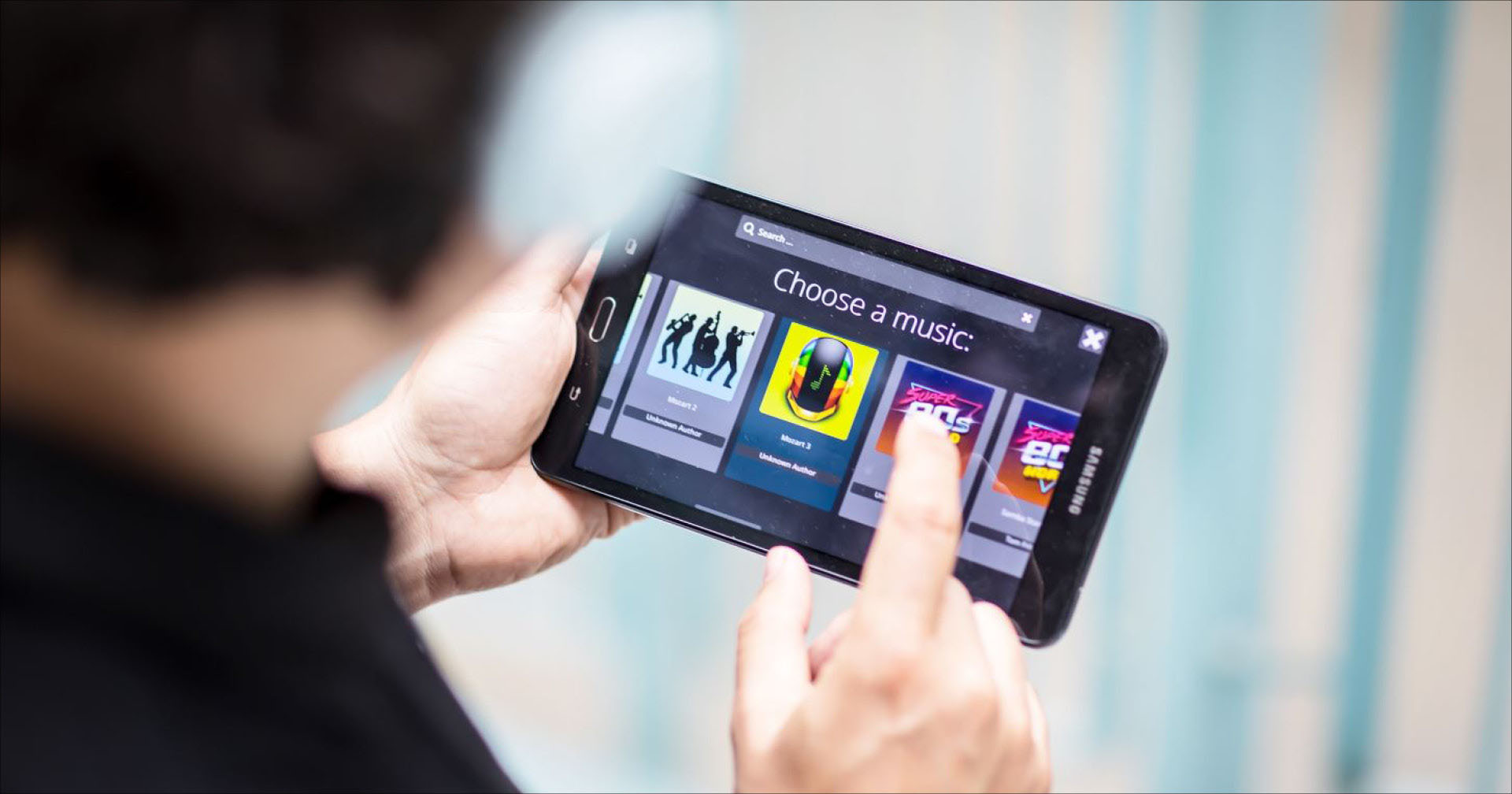 Patient nutzt Jymmin auf dem Smartphone