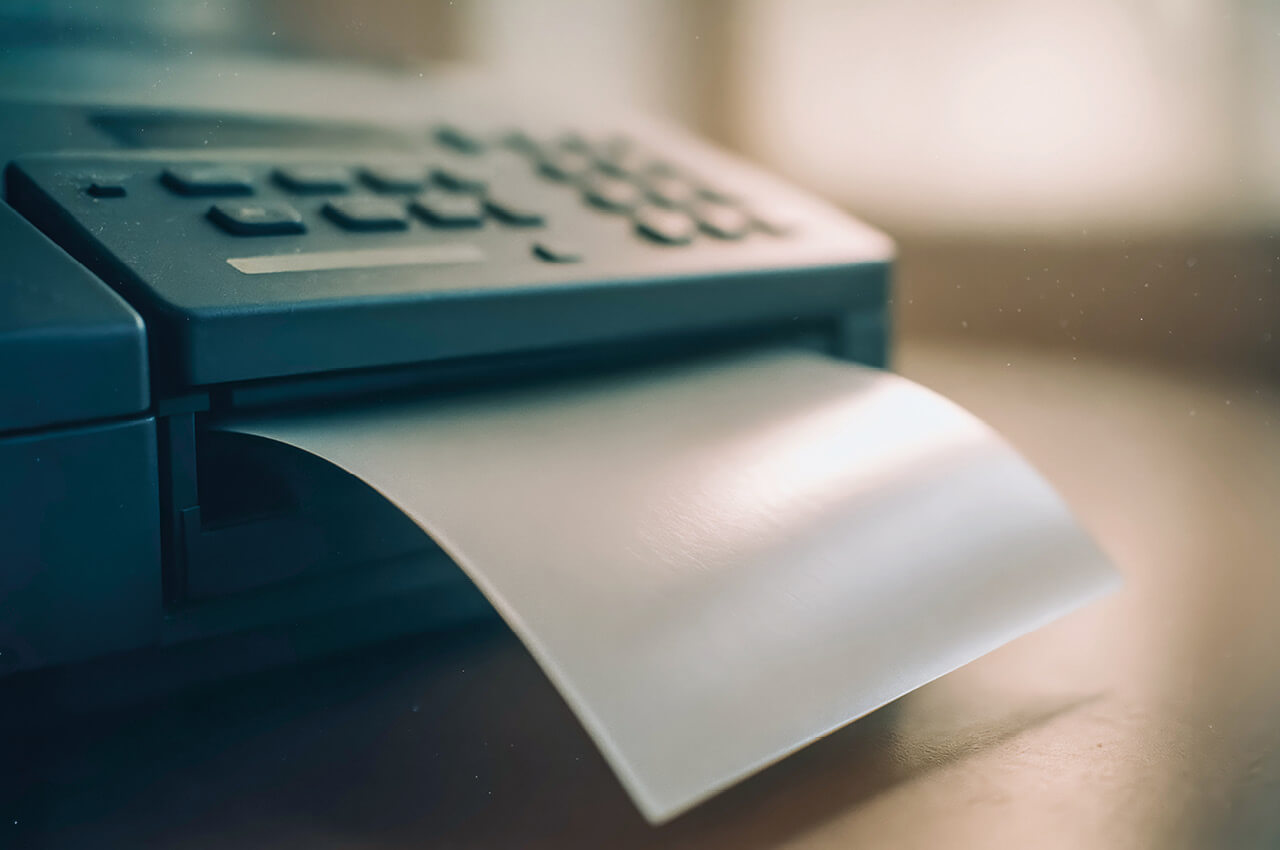 Kaum ein anderes Gerät steht so sehr für das digitale Versagen in Deutschland wie das gute alte Faxgerät Faxgerät-Nahaufnahme